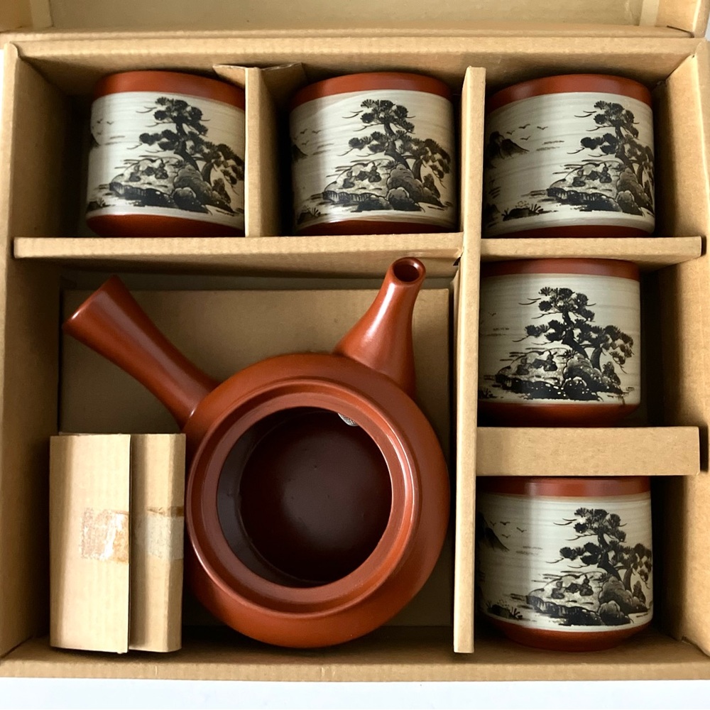 NIB UTSAWA-NO-YAKATA The Art of Tableware Tea Set Ceramic Collectible Japan